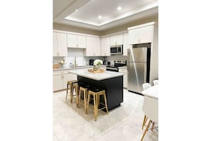 Private kitchen - ::RARE FIND:: 3 Bd Apt. On the expressway (San Juan)