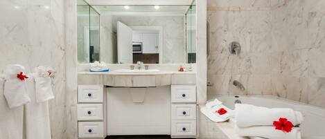 Combined shower/bathtub