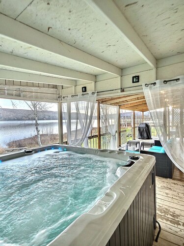 Waterfront Chalet with  HotTub