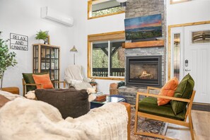 Smart TV, fireplace