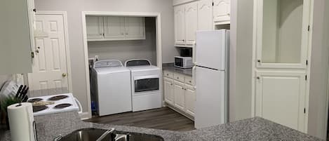 Refrigerador, microondas, horno, lavavajillas