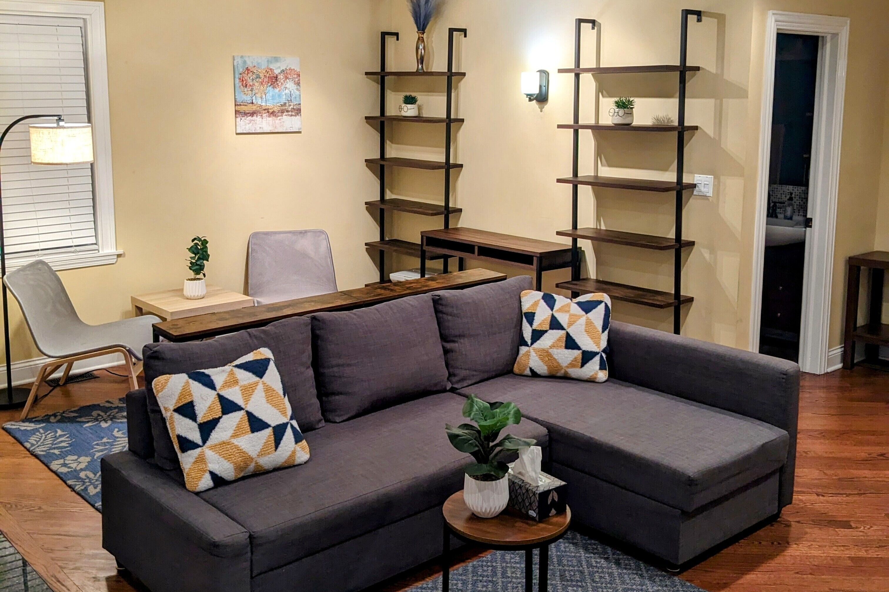 Een smart-tv en een open haard