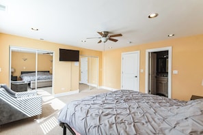 5 bedrooms, desk, iron/ironing board, travel cot