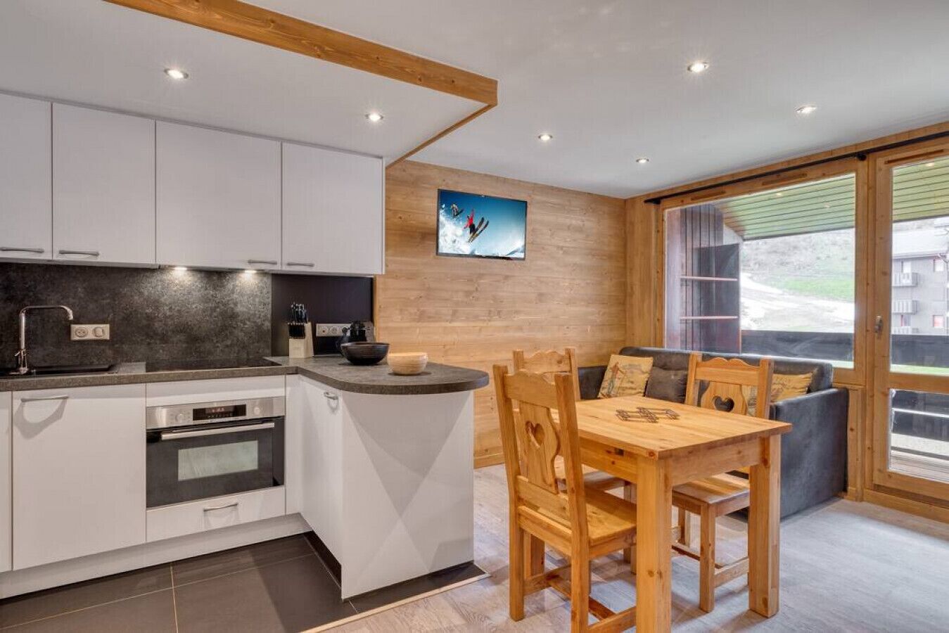 Kühlschrank, Mikrowelle, Ofen, Geschirrspüler