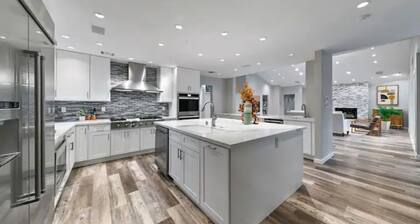 Stunning 4 beds/4.5 baths Villa with pool
