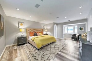 4 bedrooms, desk, free WiFi, bed sheets