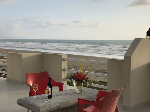 SPACIOUS,SERENE BEACH CONDO w/DIRECT OCEAN-VIEW BALCONIES! FULL KITCH