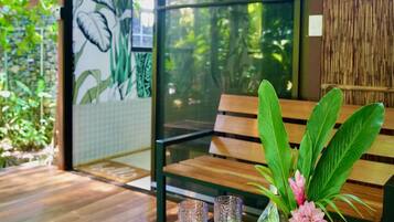 Apartemen Desain, Bebas Asap Rokok, lantai dasar | 1 kamar tidur, seprai premium, bantalan ekstra lembut, dan minibar