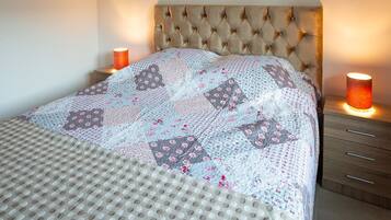 1 Schlafzimmer, BĂŒgeleisen/BĂŒgelbrett, kostenloses WLAN, BettwĂ€sche