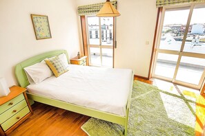 2 Schlafzimmer, Schreibtisch, schallisolierte Zimmer