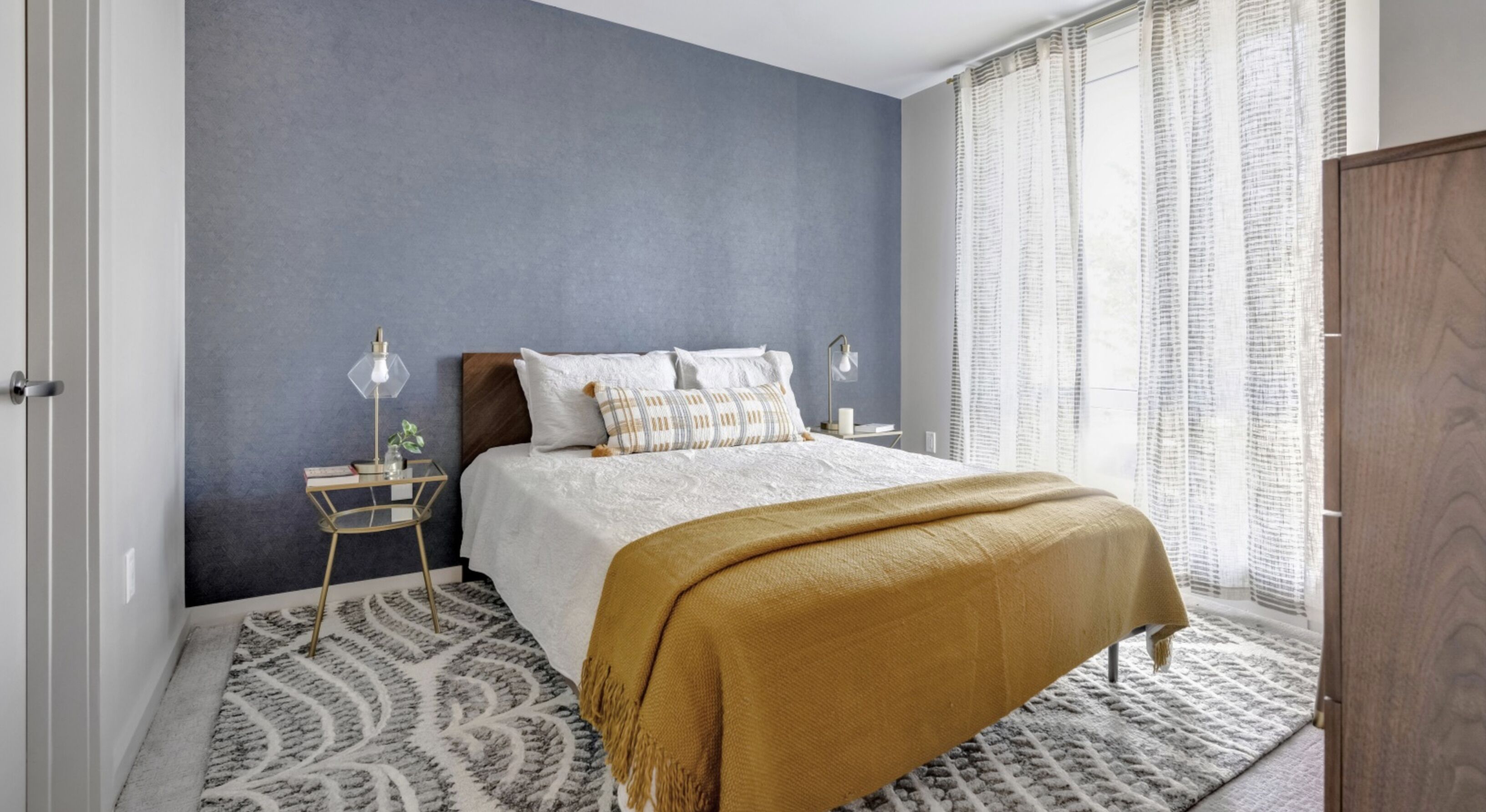 Luxury King Size Bed with rooftop, gym and pool