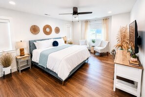 4 Schlafzimmer, Schreibtisch, Bügeleisen/Bügelbrett, Reisekinderbett