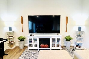 Smart TV, chimenea, videojuegos y reproductor de DVD 