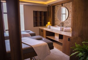 Sale per trattamenti di coppia, sauna, vasca idromassaggio