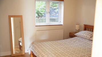 1 bedroom, desk, iron/ironing board, free WiFi