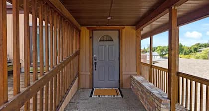 Lovely and cozy 2 bedroom apartment in Howard Lake