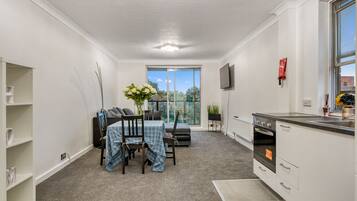Deluxe Apartment, Private Bathroom (Flat 240) | Interior