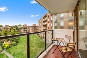 Balcony view - Verulam Court - 3 Bedroom Apartment Perfect for Family, Friends and Contractors in Brent Cross (London)