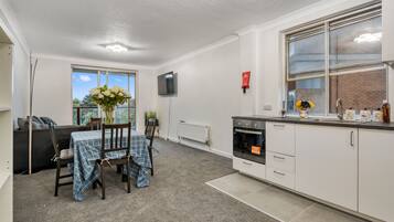 Deluxe Apartment, Private Bathroom (Flat 240) | Interior
