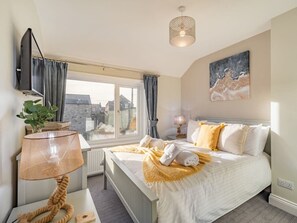 3 bedrooms, iron/ironing board, travel cot, free WiFi - Luxurious 3 bedroom semi detached house (North Sunderland)