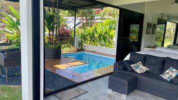 Panoramic Studio Suite, Kitchen, Mountain View | Memory foam beds, in-room safe, laptop workspace, soundproofing