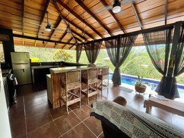 Vila superior | Área de estar | TV de tela plana 42 polegadas com canais a cabo, TV