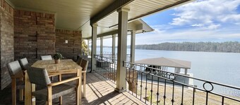 GARDEN VIEWS @ PARKWOOD- LAKEFRONT WITH COVERED BOAT SLIP!