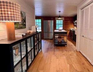 Fridge, microwave, oven, stovetop - Stunning & Secluded Glass Cabin/8 min to Town (Eureka Springs)