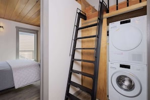 A compact room with a bunk bed, a washing machine, and a window with blinds. - 2 Bedroom With Loft Located in Big Sky Resort Area (Big Sky)