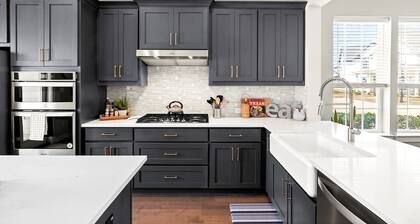 The Hollie House- Storybook Craftsman Cottage in Dripping Springs