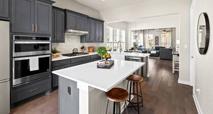The Hollie House- Storybook Craftsman Cottage in Dripping Springs