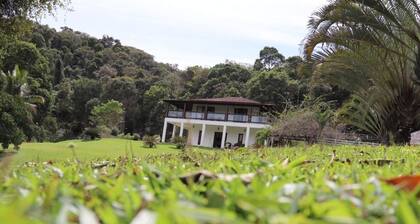 Vila Farm- Farmhouse - 3 bedrooms in Cachoeira de Macacu