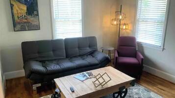 Smart TV, table tennis