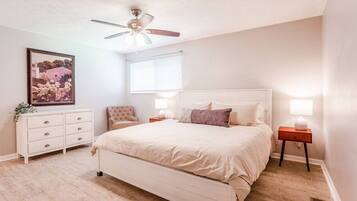 3 slaapkamers, bedden met traagschuimmatrassen, een bureau