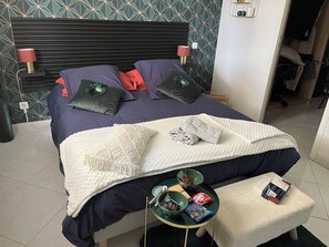 2 Schlafzimmer, Schreibtisch, Bügeleisen/Bügelbrett, Reisekinderbett