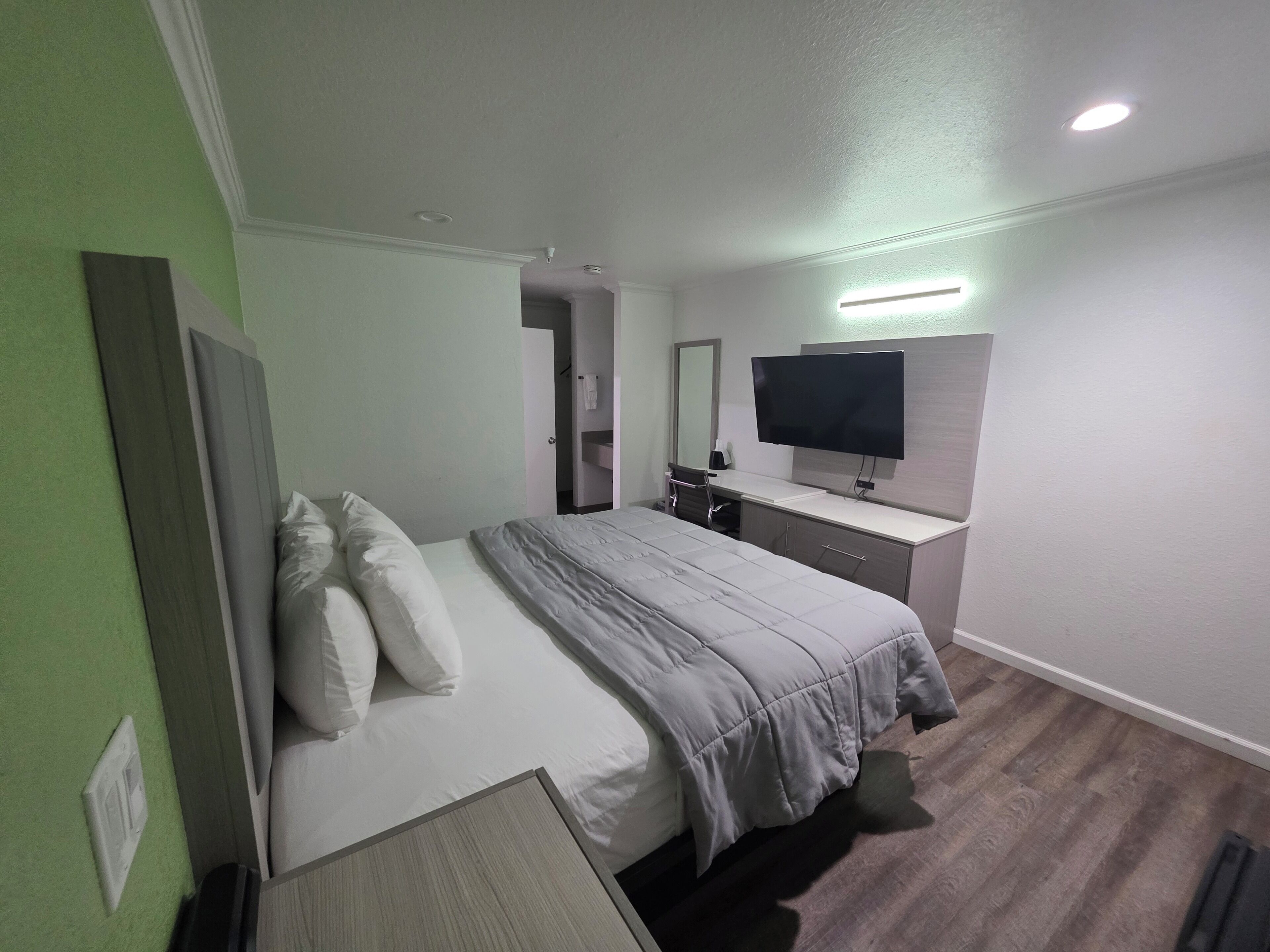 premium bedding, pillow-top beds, individually decorated