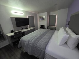 Ropa de cama de alta calidad, colchones con pillow-top y escritorio