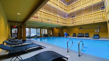 Indendørs pool, sæsonbestemt udendørs pool