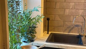 A kitchen with a sink, a wooden bowl, and a potted plant. - Great for exploring North Yorkshire (Easingwold)