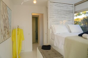 1 bedroom, in-room safe, iron/ironing board, free WiFi