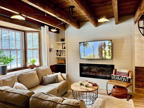 Renovated Retreat • Fireplace • Coffee Bar • Minutes to Skiing & Woodstock