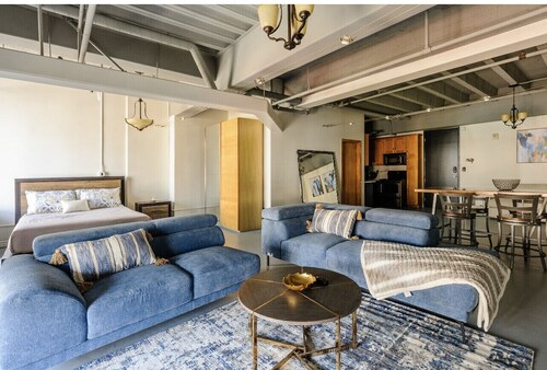 Lovely Condo in Downtown LA w/ Great Views & Pool