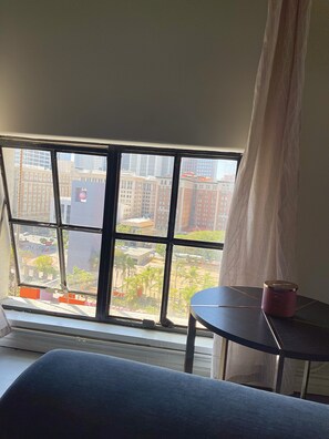 Interior - Lovely Condo in Downtown LA w/ Great Views & Pool (Los Angeles)