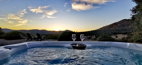 Hilltop Hideaway with Secluded Views Near Yosemite & Bass Lake