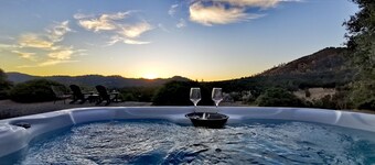 Hilltop Hideaway with Secluded Views Near Yosemite & Bass Lake