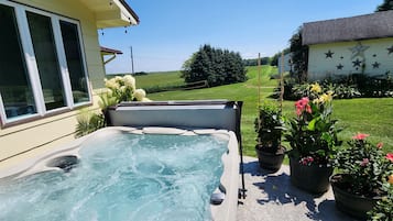 Bañera de hidromasaje al aire libre