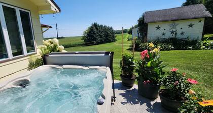 COUNTRY VIEW GETAWAY: ATV/UTV and Country Living Combined, Sleeps 8, near Town.