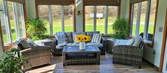 COUNTRY VIEW GETAWAY: ATV/UTV and Country Living Combined, Sleeps 8, near Town.
