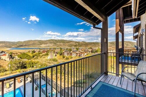 Lake View Ski Chalet