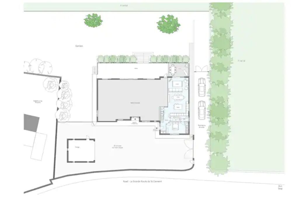Un plan d’étage d’un hôtel doté d’un jardin, d’un espace de stationnement et d’un terrain.